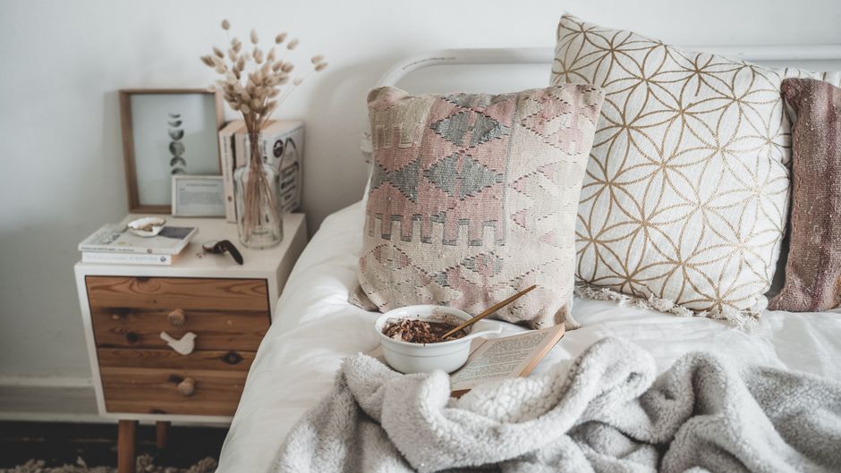 Cozy Bedroom Decor for Renters 1