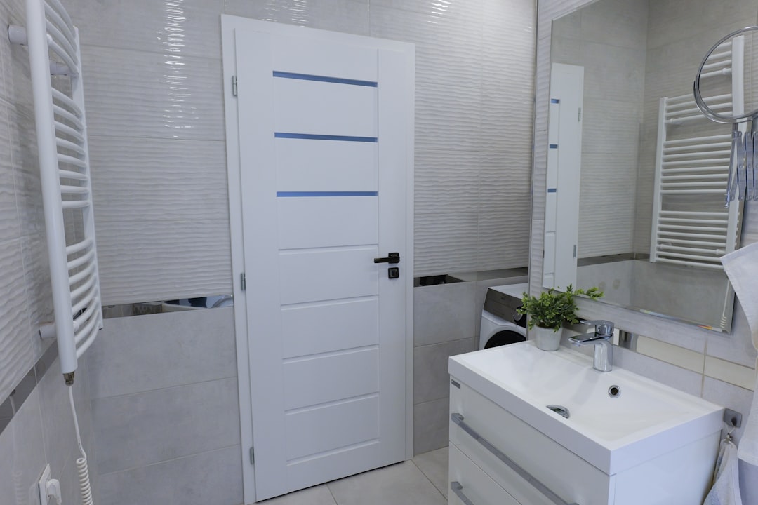 Simple Ways to Style Your Rental Bathroom 4 Simple Ways to Style Your Rental Bathroom